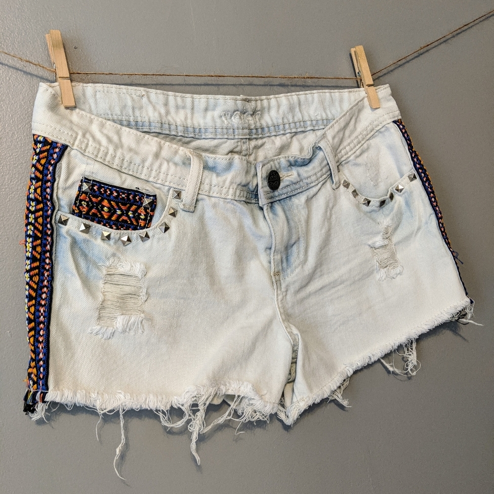 Reign Embroidered Acid Washed Shorts Size 9